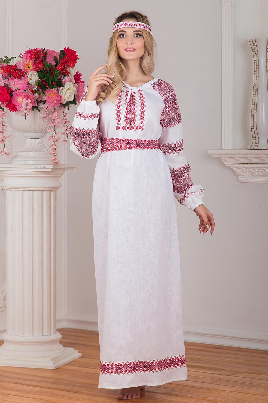 Women in Slavic costumes in Sao Miguel de Tucuman